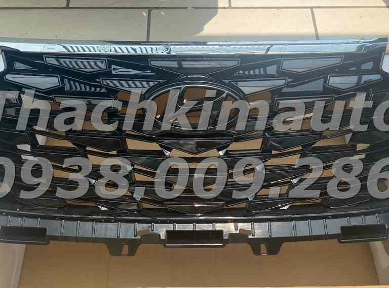 Mặt ca-lăng Hyundai Custin 2022-2023