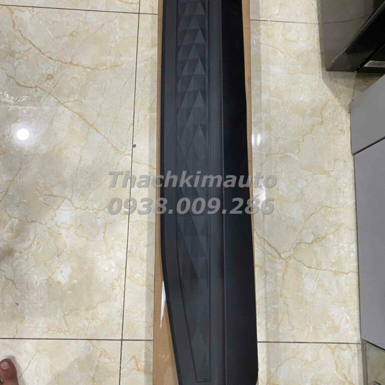 Nẹp cửa trước phải Hyundai Custin 2020-2023