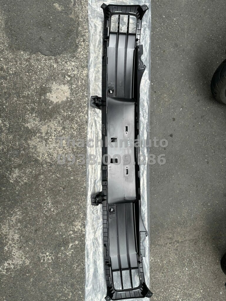 Nẹp dưới ba đờ xốc sau giữa Hyundai Venue 2022 - 2024 - Ảnh 2