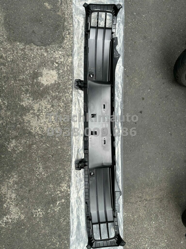 Nẹp dưới ba đờ xốc sau giữa Hyundai Venue 2022 - 2024 - Ảnh 2