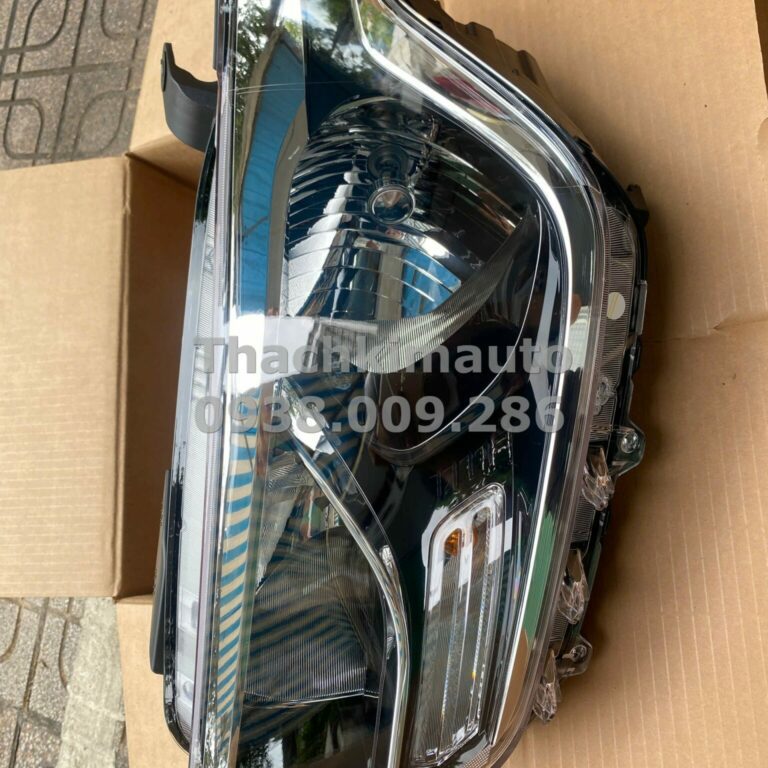Đèn pha trái Hyundai Grand Starex 2018