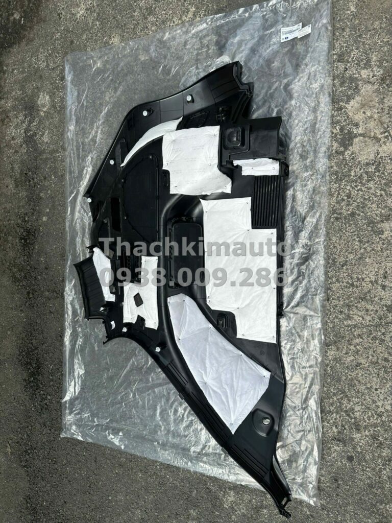 Ốp khoang hành lý bên trái Hyundai Santafe 2012 - 2015