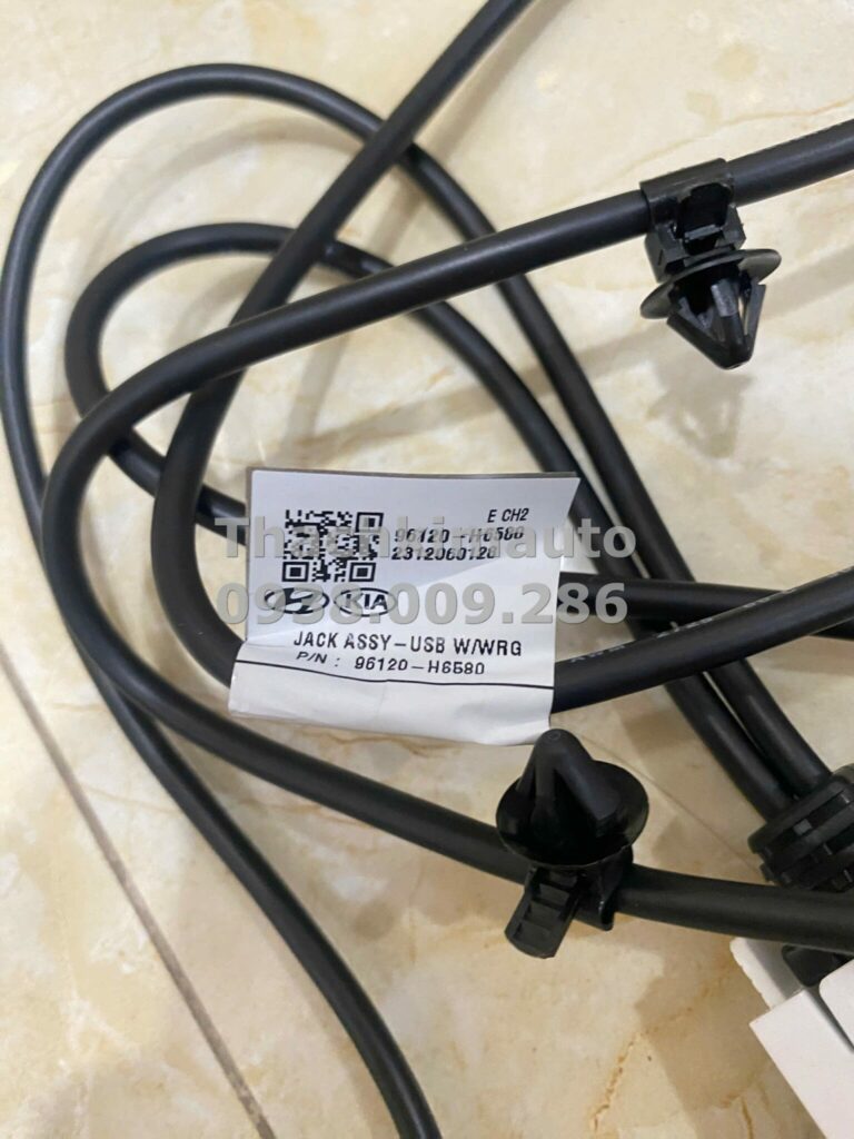 Giắc cắm USB Hyundai Accent 2020 - Ảnh 4