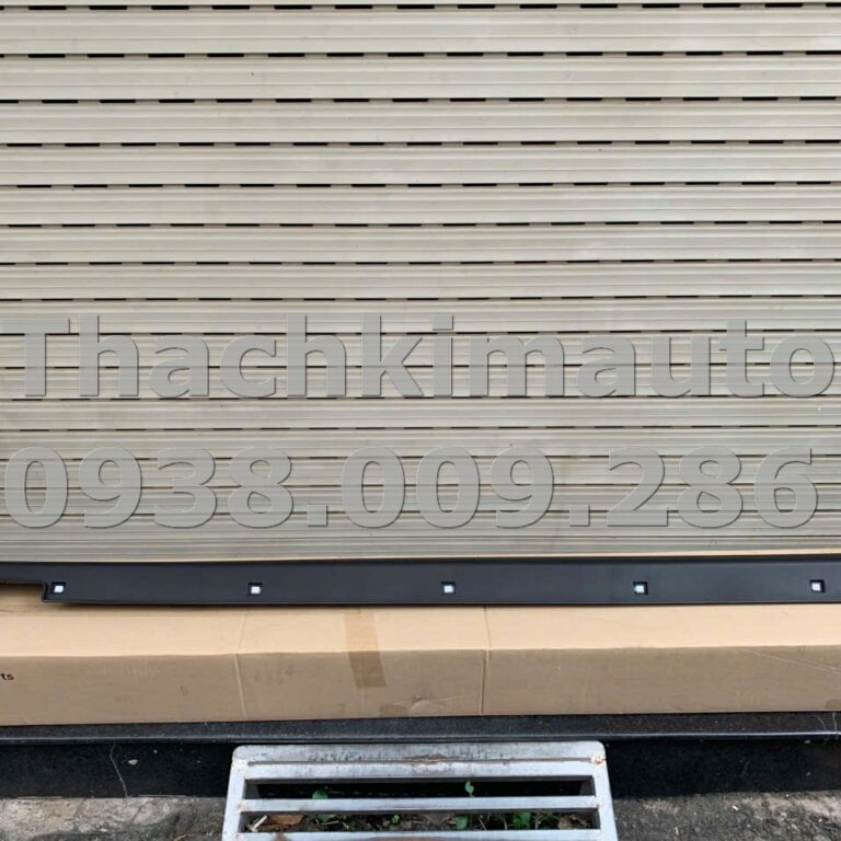 Nẹp ngưỡng cửa phải Hyundai Santafe 2012-2015