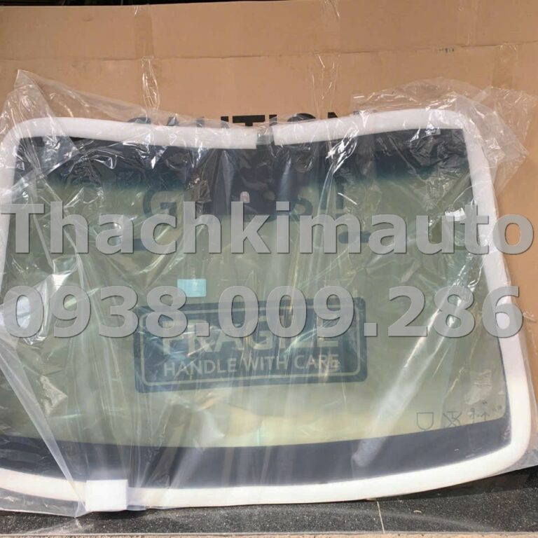 Kính chắn gió Hyundai Santafe 2015