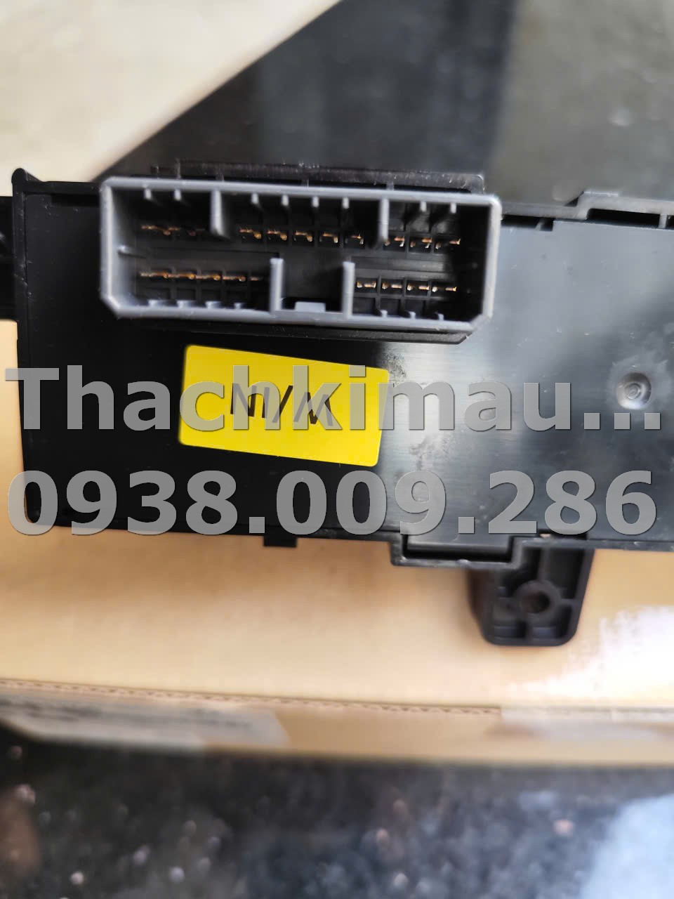 Công tắc điều khiển ghế phải Hyundai Santafe 2018-2019 - Ảnh 3