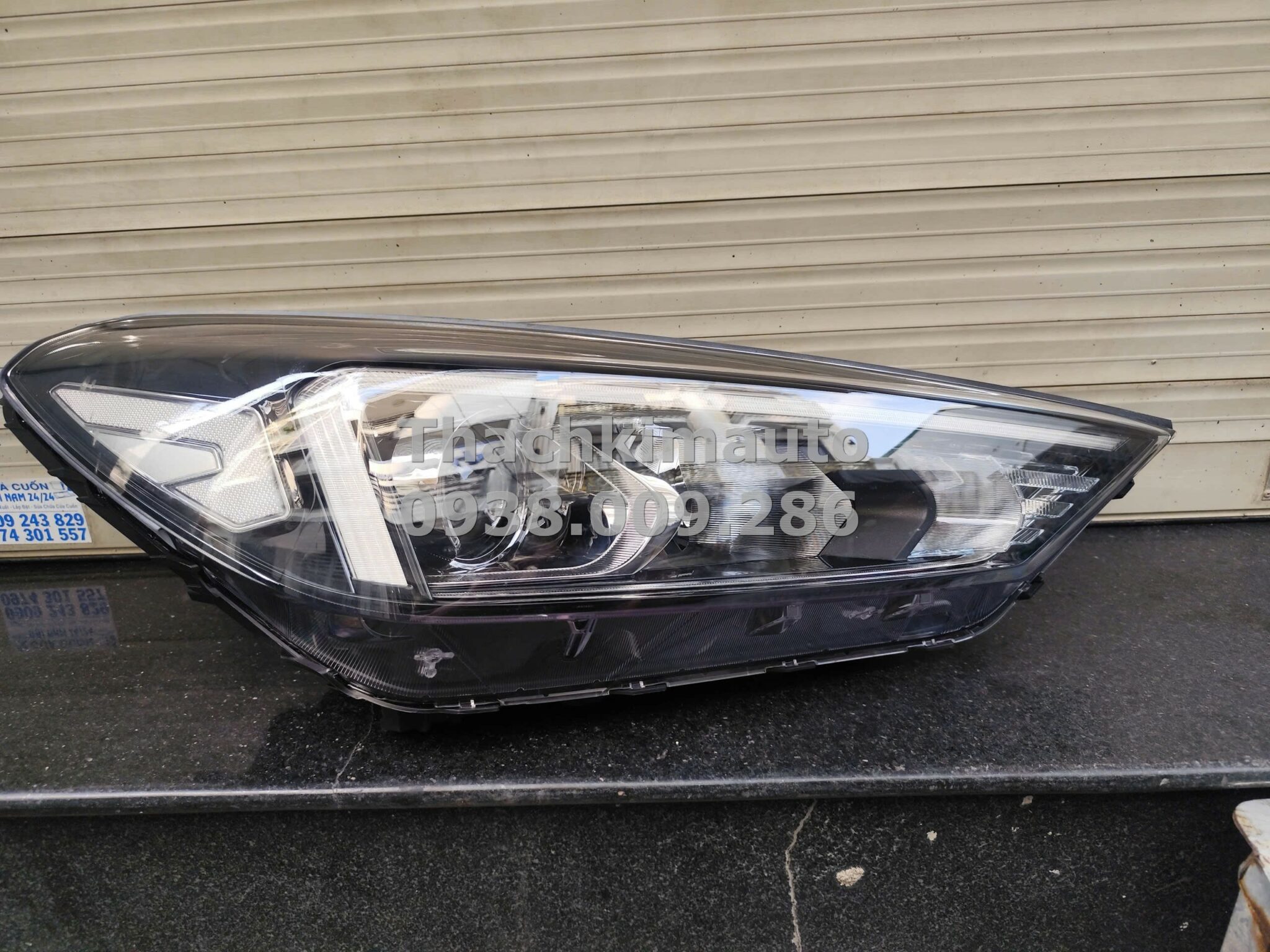 Đèn pha phải Hyundai Tucson 2019