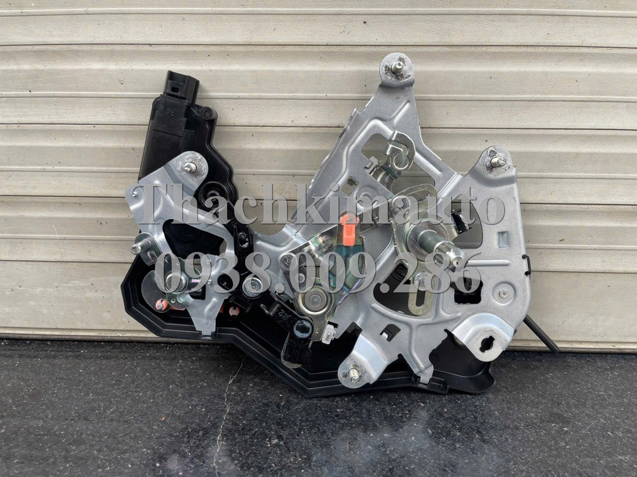Cơ cấu khóa cửa sau phải Hyundai Grand Starex 2007-2015